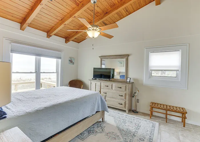 Beachfront Alligator Point Retreat: Steps To Sand!