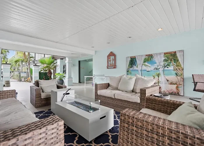Island House Resort Hotel