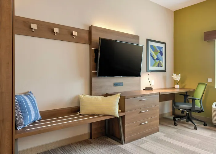 Holiday Inn Express & Suites - St. Petersburg - Madeira Beach By Ihg
