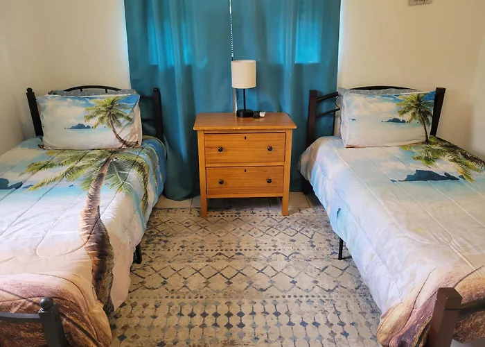 Whole House+Renovated+Pool+Lanai+Bbq+Close To All