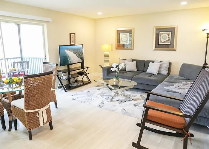 Sunnyside Palms - 2Br, Poolside, 5 Min To Beach