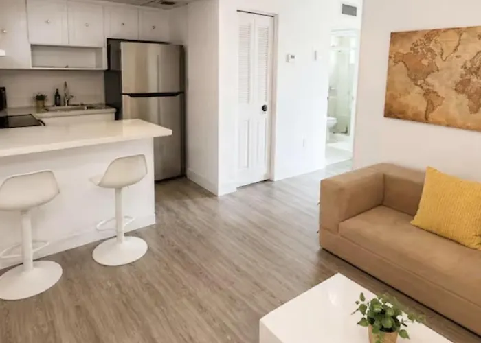 Ecostays Apartment Near Miami Airport - 303