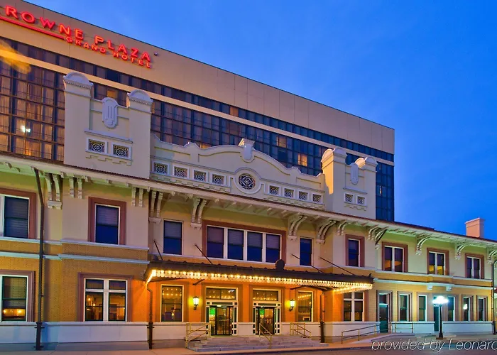 Crowne Plaza Pensacola Grand
