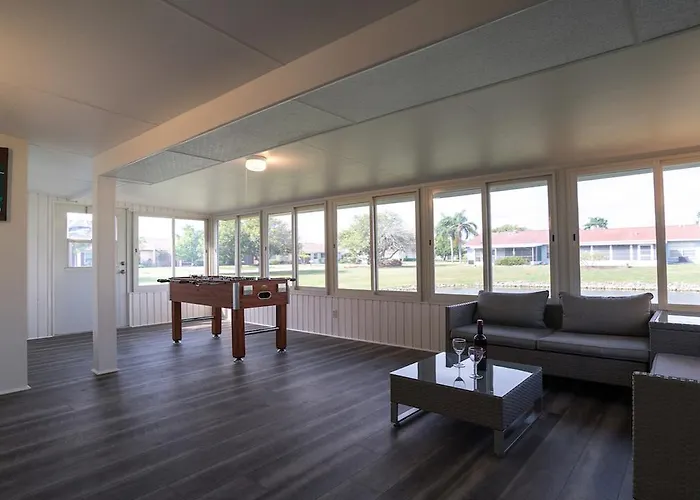 Oasis Villa Retreat Near Beaches & Img Academy, Mins To Downtown