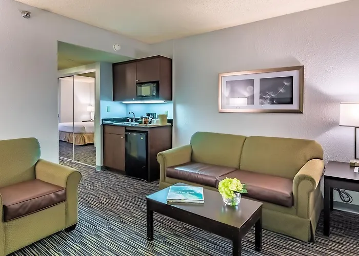 Sawgrass Grand Hotel And Suites Sports Complex