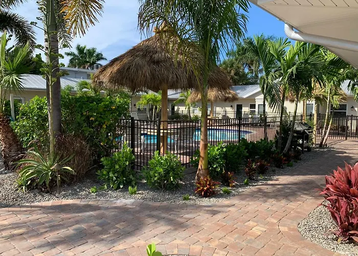 Twin Palms At Siesta
