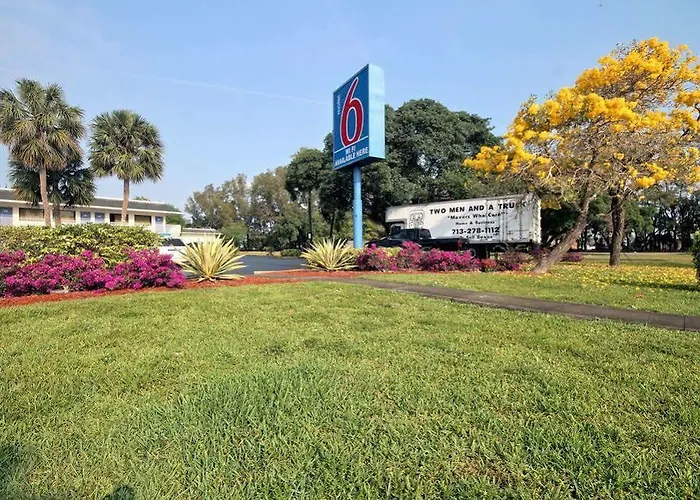Travelodge By Wyndham Pompano Beach