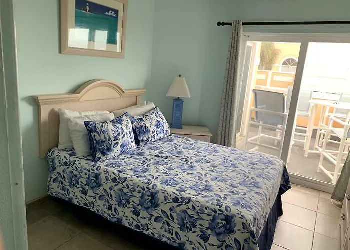 Royal Mansions Resort