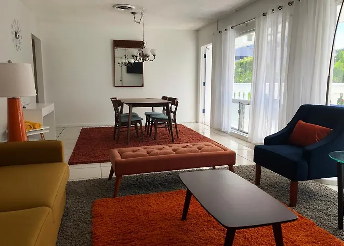 Cheston House - Clothing Optional All Male Guesthouse