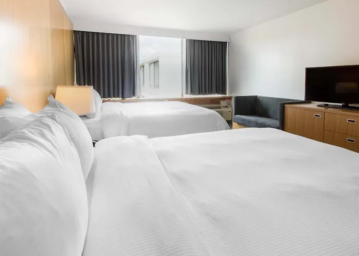 West Wing Hotel, Ascend Hotel Collection