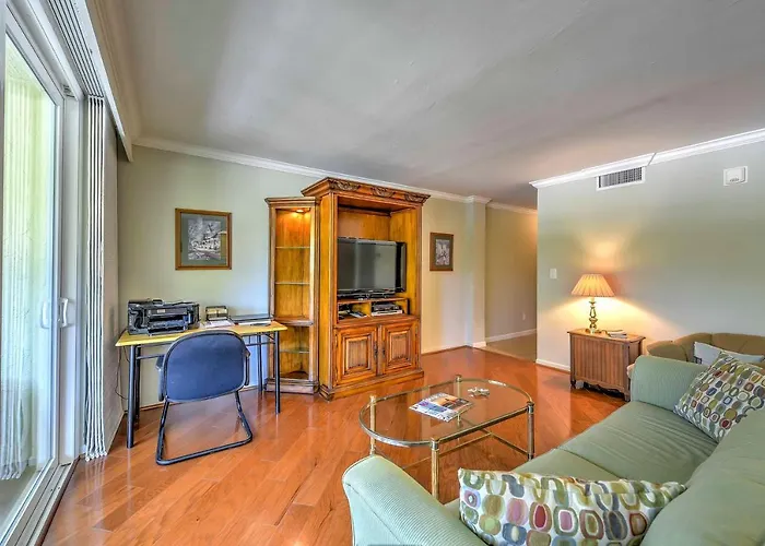Marco Island Condo W/ Patio: Steps To Beach Access
