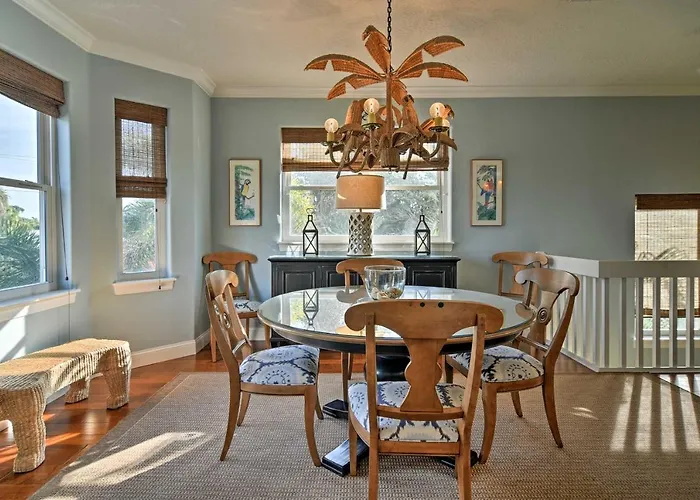 Walk To Shore: Holmes Beach Home W/ Pool & Hot Tub