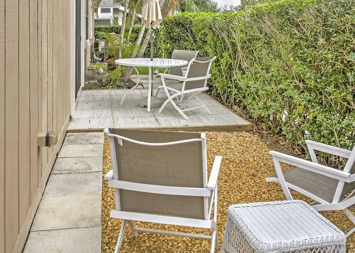 'Sand Dollar' Jenson Beach Home W/ Pool Access!