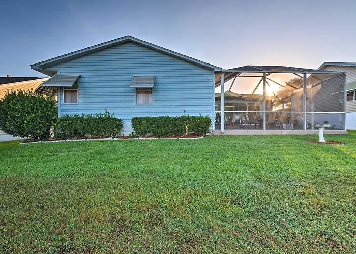 Lovely Lady Lake Home W/ Resort Amenities & Lanai!