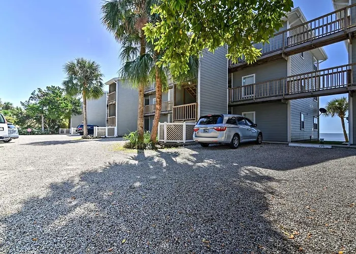 Beachfront Cedar Key Condo W/ Pool, Spa & Views!