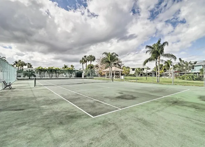 < 1 Mi To Jensen Beach: Home W/ Community Perks!