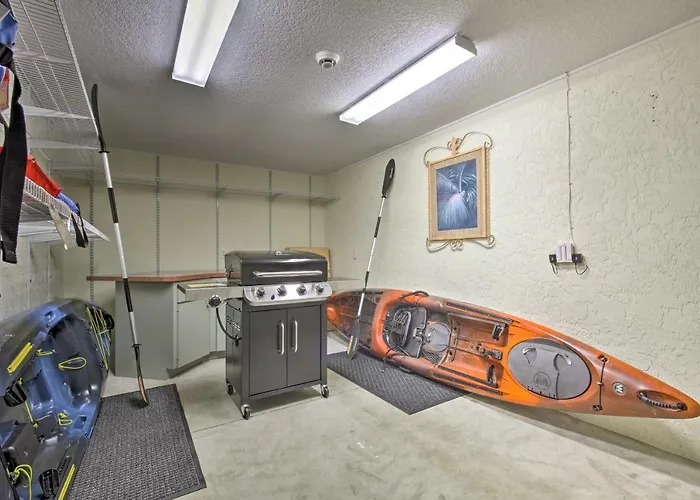 Rainbow River Oasis W/ Kayaks + Furnished Sunroom!