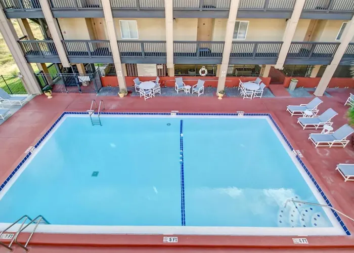 2Nd Floor, Newly Remodeled 2 Bed/2 Bath Ocean Front Condo, Sleeps 6.