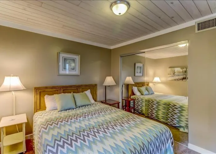 2Nd Floor, Newly Remodeled 2 Bed/2 Bath Ocean Front Condo, Sleeps 6.