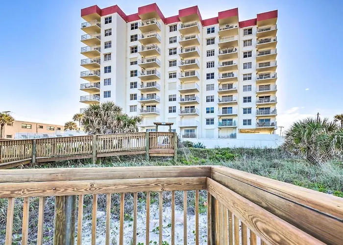 Luxe Oceanfront Condo W/ Pool, Beach Access + Gear